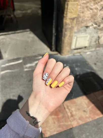 Adele | Salón de Manicura