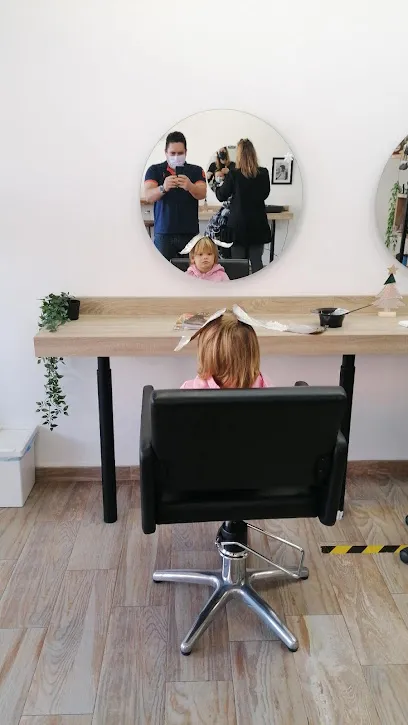 Aida Ripoll Peluqueria Estetica Barberia