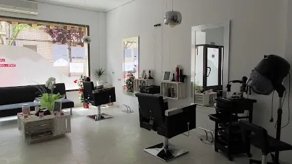 Alejandra Salón de Peluquería.