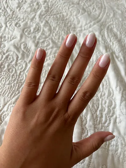 Alena | Salón de uñas y pestañas