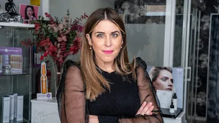ANA LAZARO