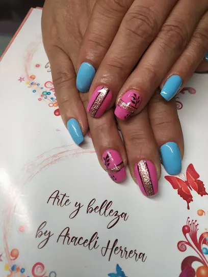 AraNails