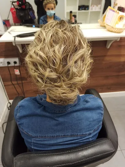 Ayesha Peluqueria y Estética Unisex