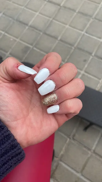 Bella Cool Nails