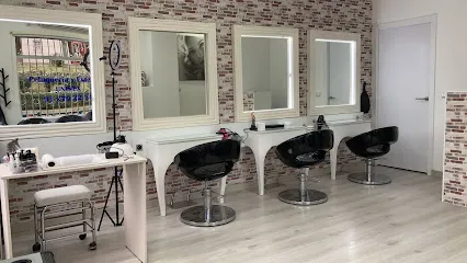 Blonder's Hair Studio