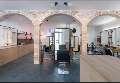 César Peluqueros Unisex & Barbería