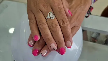 Chi Nails