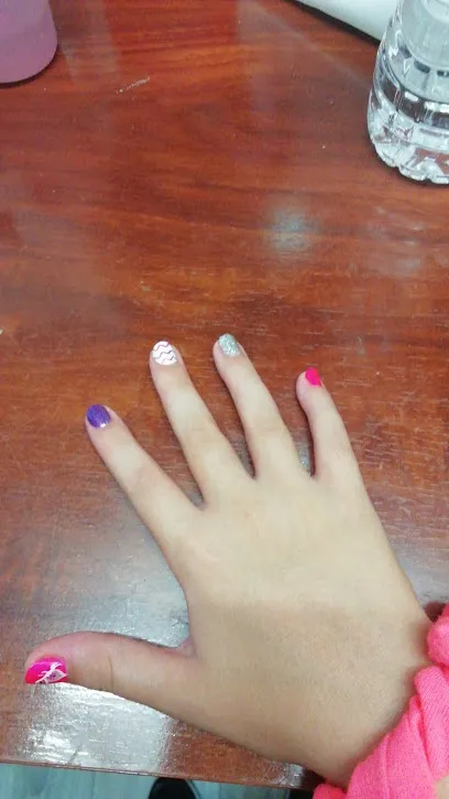 Chic Nails