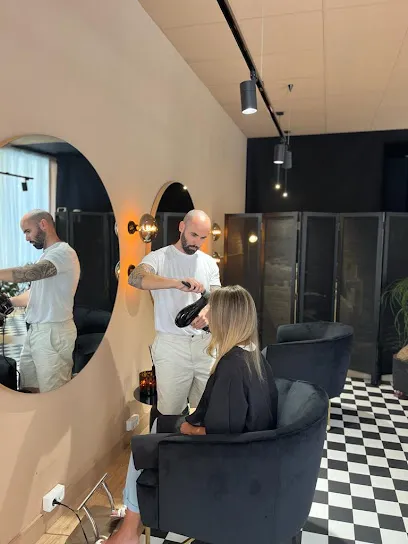 Cocoon hairsculpture