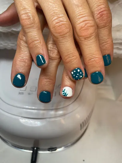 Coffee Nails Pompaelo