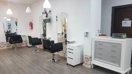 Concha Santos Peluquería y Estética Estilista