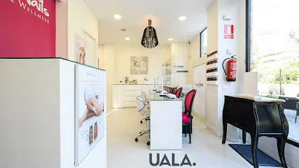 Coquettes Nails