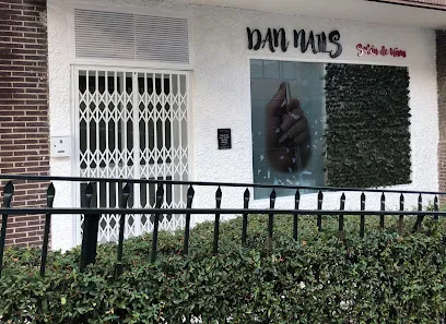 DAN Nails