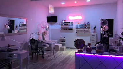 Dvine Nails