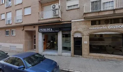 Estilista Rebeca Mengual