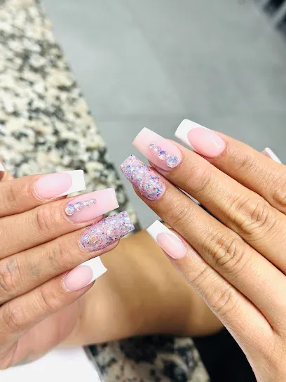 Familia Nails