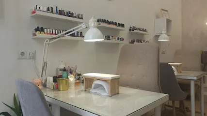 Gloria Pane Nails Designer