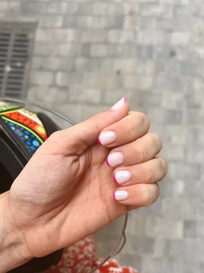 Hello Nails