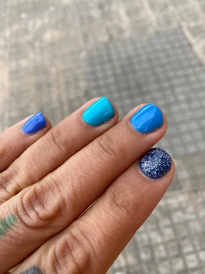Hello Nails