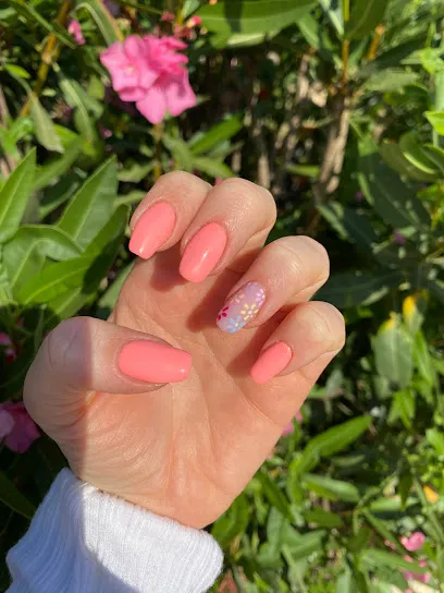 Hello Nails