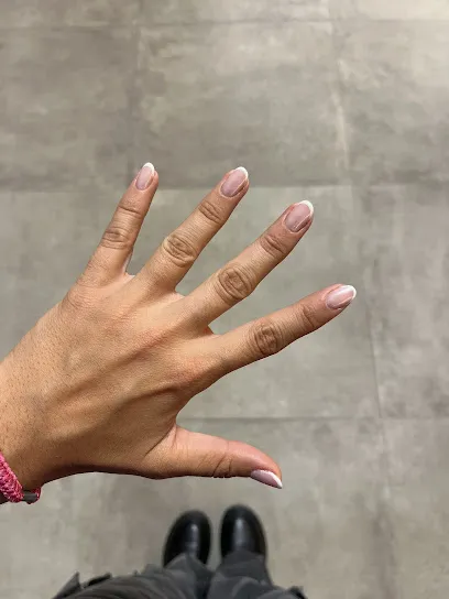 Hello Nails