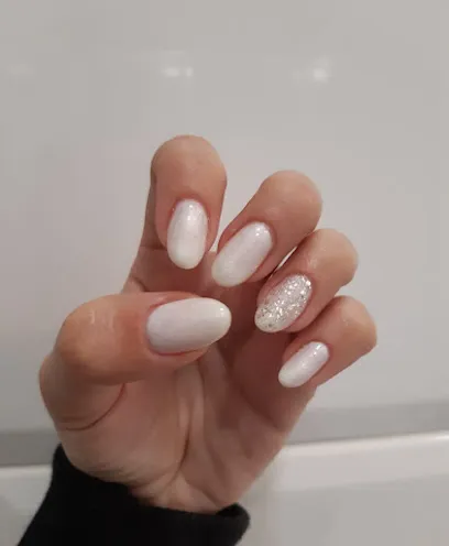 Hello Nails