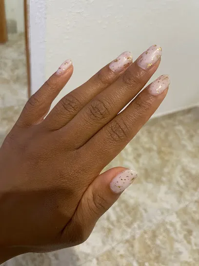 Hello Nails