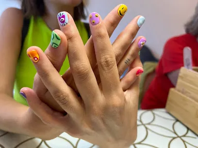 Hello Nails