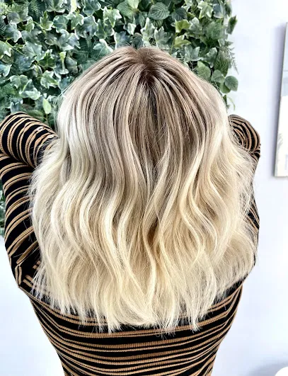 Isis Müller (hair & beauty)