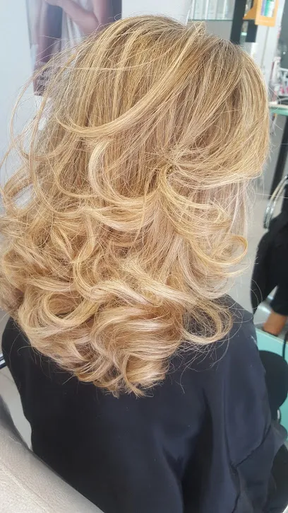 J. CARLO´S PELUQUEROS