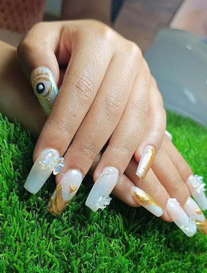 Jolie Nana Nails