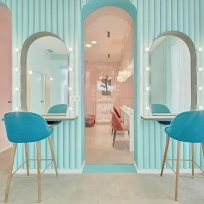 LA PETITE Nails AND Beauty