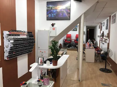 Lady Nails