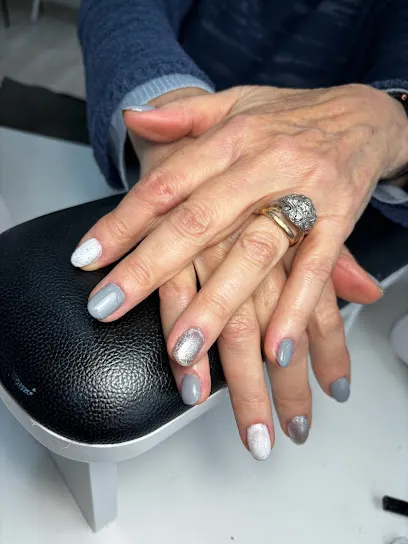Lara Nails