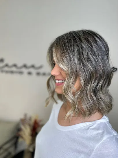Laura Rayos STUDIO&SALON