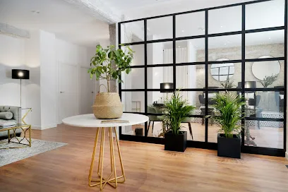 Le Petit Salón