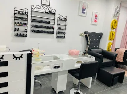 Lili | Lashes and Nails