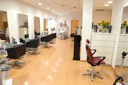 Lola Torrente. Peluquería en Sagunto