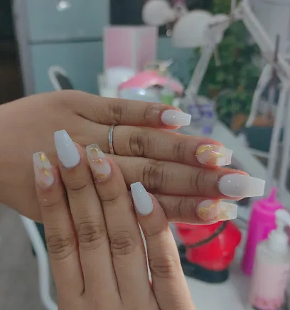 Lucy Nails