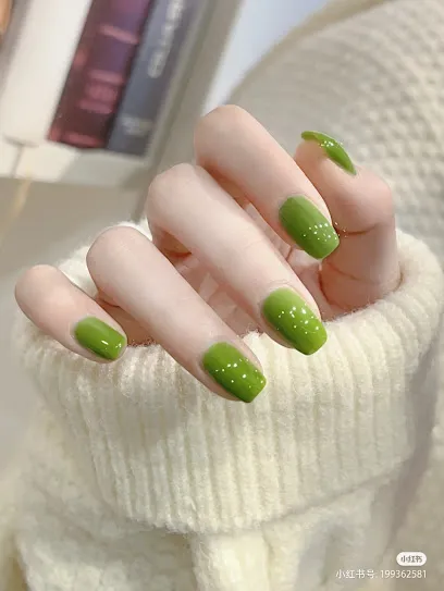 Luna Nails