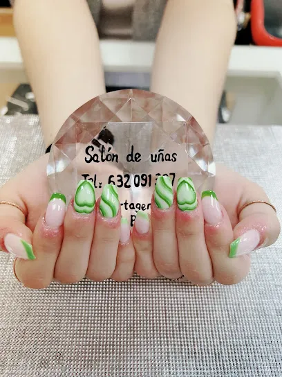 Luna | Salón de Uñas