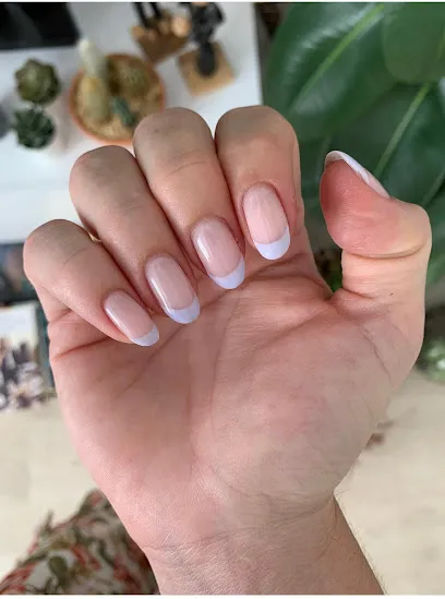 LuxyNails & Beauty Bar | Calvet