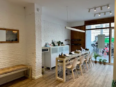 LuxyNails & Beauty Bar | Europa