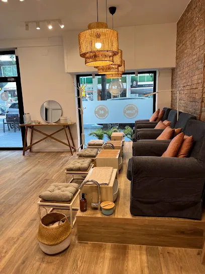 LuxyNails & Beauty Bar | Muntaner
