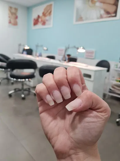 MAX GUAY Nails