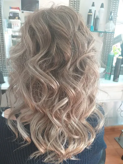Mercedes Ferreiro Peluquería y Belleza