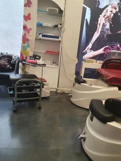 Mimi Nail