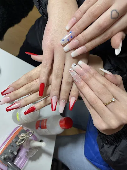 Muy guapa Nails
