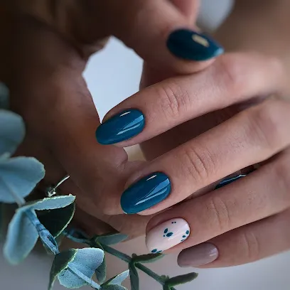Nails Esther