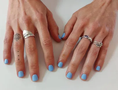 Nails & Roses